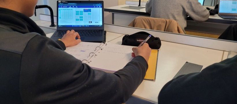 L'informatique au cœur de nos enseignements.